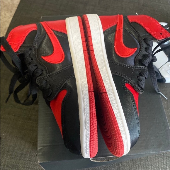 Jordan 1 satin bred (ps) - Picture 2 of 4
